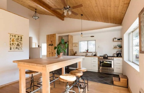 Mount Lemmon Cabin | "The Treehouse" Cozy cabin at Mt. Lemmon with amazing views!
