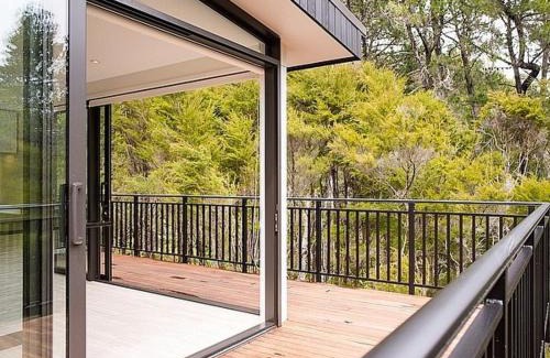 Ngaio Bay House | The Treehouse - Kaiteriteri Holiday Home