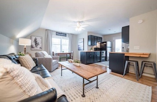 Concord Apartment | The Treehouse Private Apt 15 min to Lynchburgn