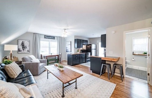Concord Apartment | The Treehouse Private Apt 15 min to Lynchburgn