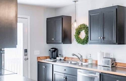 Concord Apartment | The Treehouse Private Apt 15 min to Lynchburgn