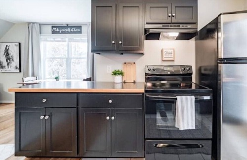 Concord Apartment | The Treehouse Private Apt 15 min to Lynchburgn