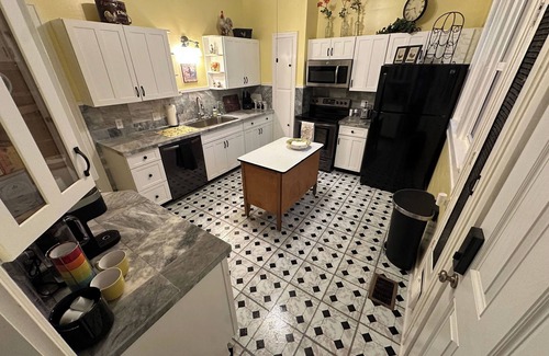 Greencastle House | The Trillium House at DePauw - 4/5 BR 3.5 BA
