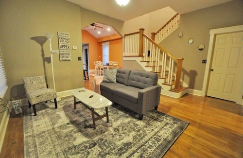 Italian Village House | The Troubadour- Great Location