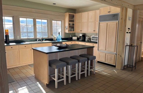 Wise River House | The Trout House is a river front 3-bedroom house in marvelous Wise River MT