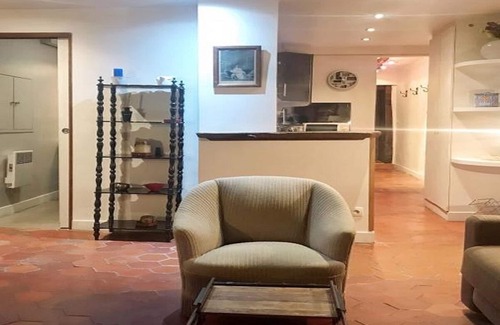 Arts-et-Metiers House | THE TRUE ESSENCE OF LE MARAIS &ITS COBBLESTONE STREETS-SQUARE DU TEMPLE