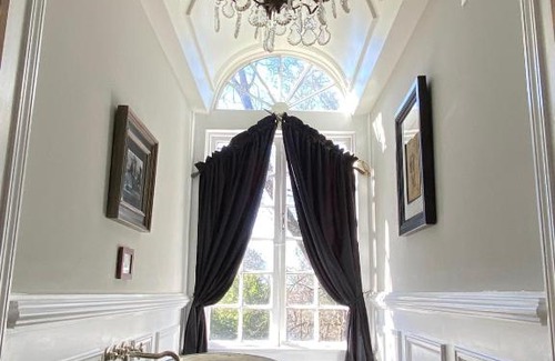 Covington Hotel | The Twelve Oaks Bed & Breakfast
