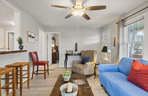 Hendersonville House | The Twisted Maple - Dogs Stay Free!