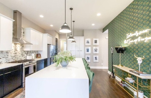 Hadley - Washington Apartment | The Ultimate Double Rooftop Deck w/Skyline Views