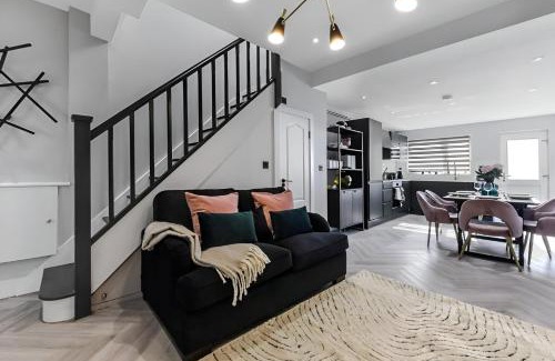 Turkey Street Apartment | The Ultimate Hangout 4BR Modern House with Garden