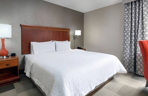 Danbury House | The Ultimate in Relaxation! Close to Danbury Fair