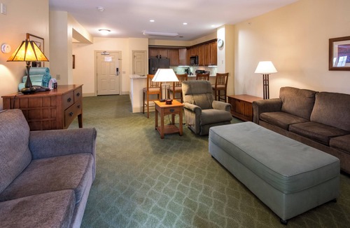 Hunter Apartment | The ultimate resort experience. Pool, hot tub, sauna, steam room, exercise room.