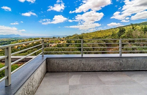 Helderberg Rural Condo | The ultimate venue to relax & enjoy the views close to restaurants, wine farms,