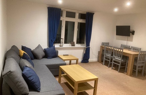 Salisbury Apartment | The Upper Coach House
