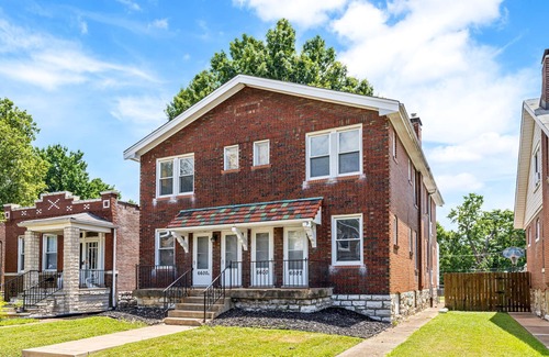 Lindenwood Park Apartment | The Upper Grove by StayLage