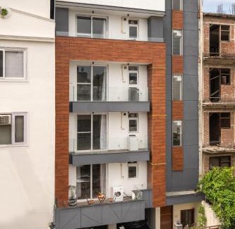 Green Park Apartment | The Urban Nest 3BHK Spacious & Modern Apartments With Kitchen & Wifi