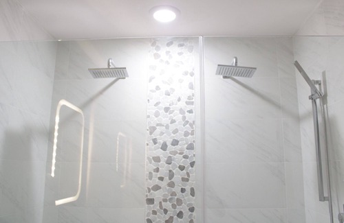 Norris Square Apartment | The Urban Oasis 2BR 2BTH with Balcolny