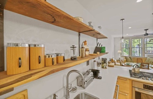 Italian Village Apartment | The Urban Oasis - 3 BR - Great Location