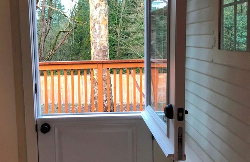 Newberg Cottage | The Valley Wine Cottage - Midterm Rental for Winemakers/George Fox Alumni, etc.
