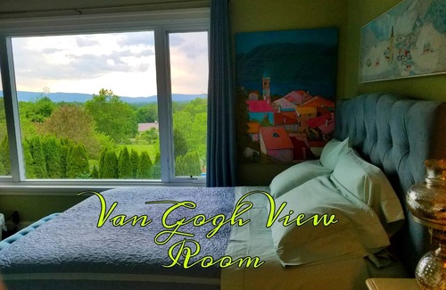 Philomont Bed & Breakfast | The Van Gogh Room in Villa