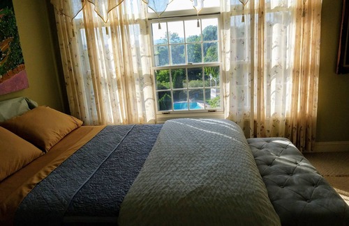Philomont Bed & Breakfast | The Van Gogh Room in Villa
