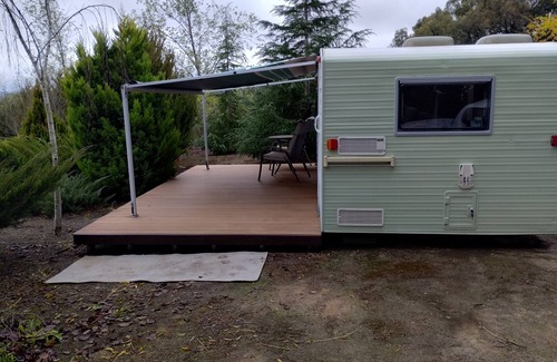 Mylor House | The Van. Off grid, self contained and toasty warm. 5 minutes to Hahndorf.