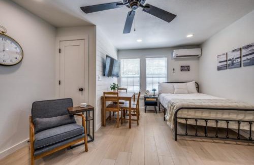 Denton Apartment | The Vanderbilt Mansion Apt 8 Near Downtown & TWU