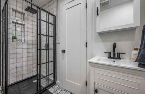 Denton Apartment | The Vanderbilt Mansion Apt 10 Near Downtown & TWU
