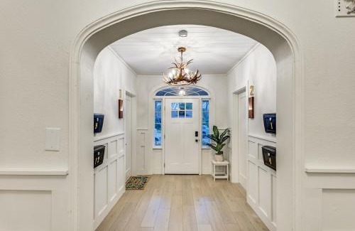 Denton Apartment | The Vanderbilt Mansion Apt 12 Near Downtown & TWU