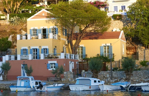 Pedi Villa | The Vegghera House - Seafront Apartment with attic