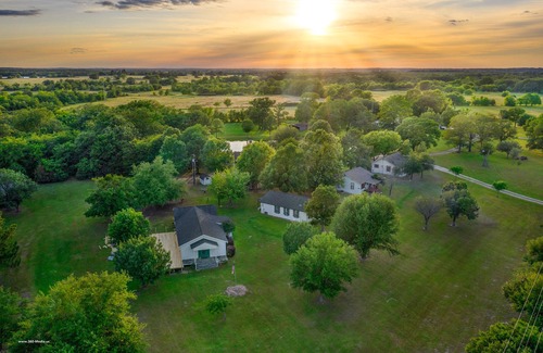 Grand Saline House | The Venue at Three Points - Meme's House