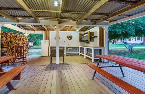 Grand Saline House | The Venue at Three Points - Meme's House
