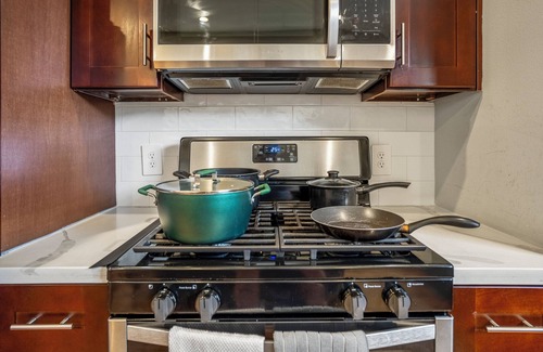 Riverside Terrace Bed & Breakfast | The Vibe 3bd X 4b I Downtown l Med Center I NRG Stad l Free Parking