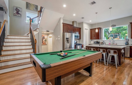 Riverside Terrace Bed & Breakfast | The Vibe 3bd X 4b I Downtown l Med Center I NRG Stad l Free Parking