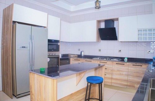 Kigali Hotel | The Vibrant Loadge