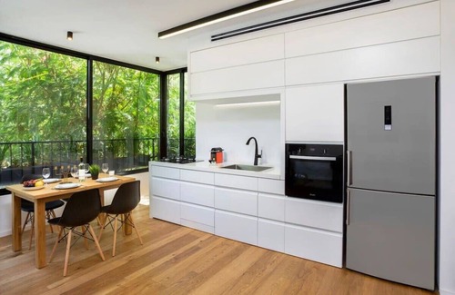 Tel Aviv Apartment | The Victorian Bay Window at Hovevei by HolyGuest