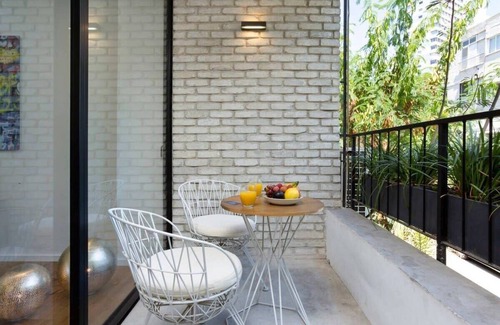 Tel Aviv Apartment | The Victorian Bay Window at Hovevei by HolyGuest