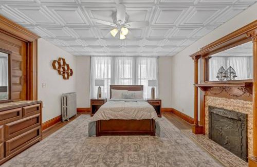 Buffalo Apartment | The Victorian on South Park - Sleeps 6