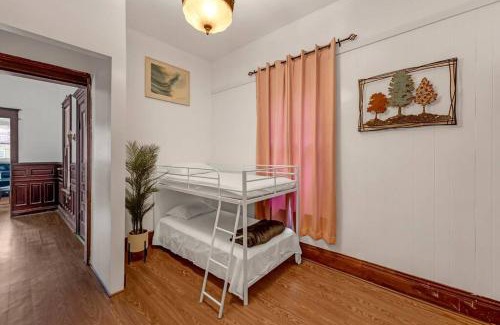 Buffalo Apartment | The Victorian on South Park - Sleeps 6