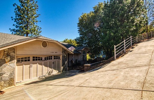 Groveland House | The View at Pine Mountain Lake