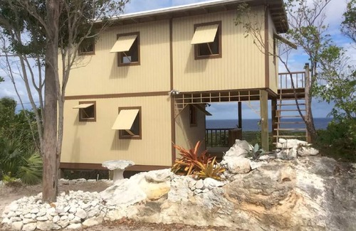 Gregory Town House | The View at Surfer's Beach (Lower Unit Only)