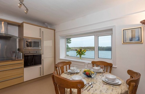 Cemaes Bay Apartment | The View @ The Moorings - an apartment that sleeps 5 guests in 2 bedrooms