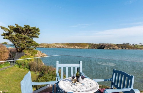 Cemaes Bay Apartment | The View @ The Moorings - an apartment that sleeps 5 guests in 2 bedrooms