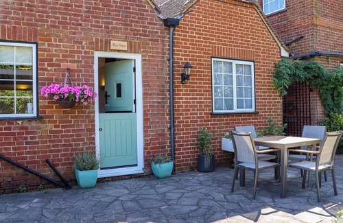 Graveney Cottage | THE VIEW, with a garden in Faversham