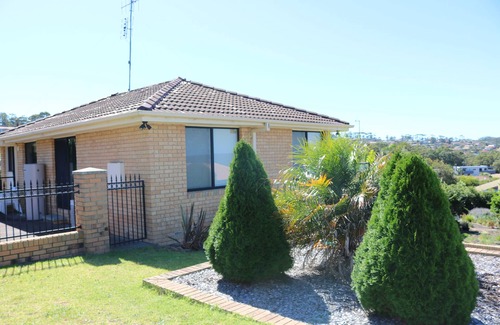 Tura Beach House | The Views - 3 Bedroom Home - Pet Friendly - 3+ nights