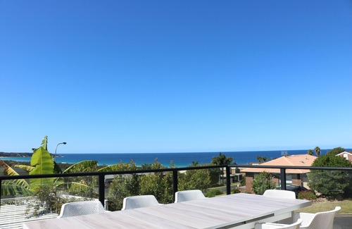 Tura Beach House | The Views - 3 Bedroom Home - Pet Friendly - 3+ nights