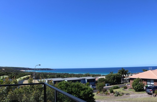 Tura Beach House | The Views - 4 Bedroom Home - Pet Friendly - 3+ Nights