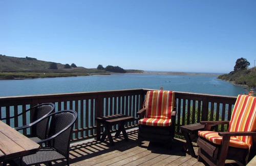 Jenner House | The Viking House-Charming Riverfront Home Breathtaking Views Amenities Starlink