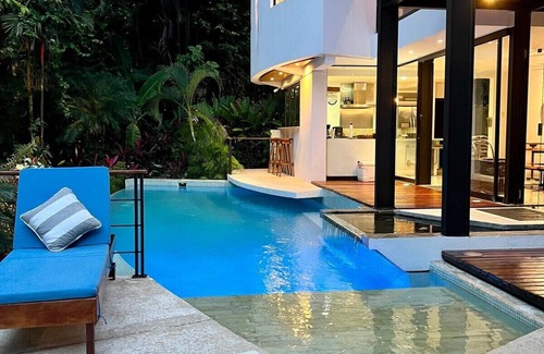 El Cerro House | The Villa Mariana with Chef & Staff