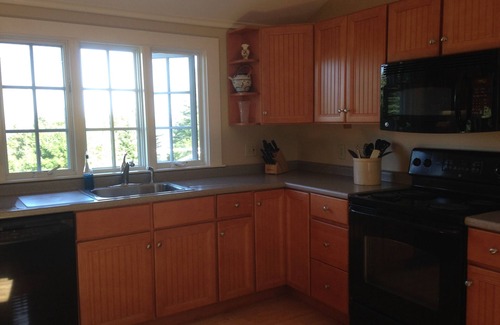 Vinalhaven Cottage | "The Villa" - Private Cottage with Views & Shorefront